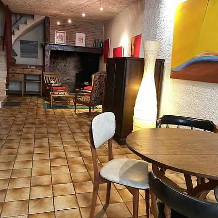 Le Cantou De L Artiste, Coeur De Daire Figeac