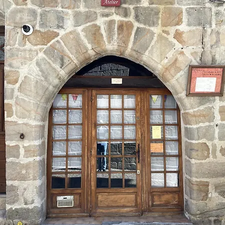 Le Cantou De L Artiste, Coeur De Daire Figeac