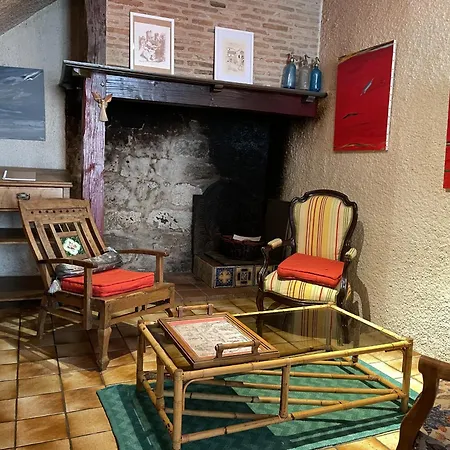 Le Cantou De L Artiste, Coeur De Daire Figeac
